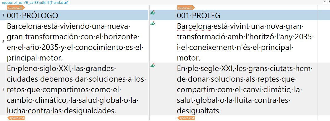 Side-by-side comparison of text in Trados Studio with source text on the left and target text on the right, showing translation from Spanish to Catalan. Both sides display segmented text with visible colons instead of spaces.