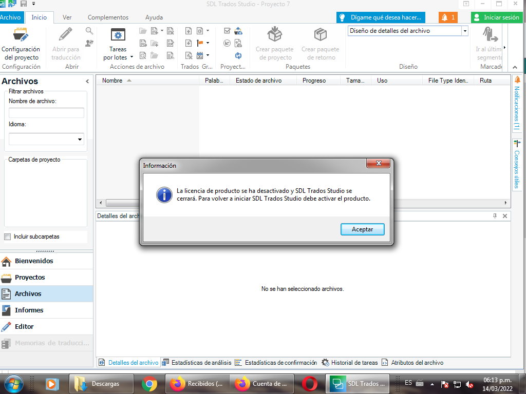 Information dialog box in SDL Trados Studio stating 'La licencia de producto se ha desactivado y SDL Trados Studio se cerrara. Para volver a iniciar SDL Trados Studio debe activar el producto.' which translates to 'The product license has been deactivated and SDL Trados Studio will close. To restart SDL Trados Studio you must activate the product.' with an 'Accept' button.