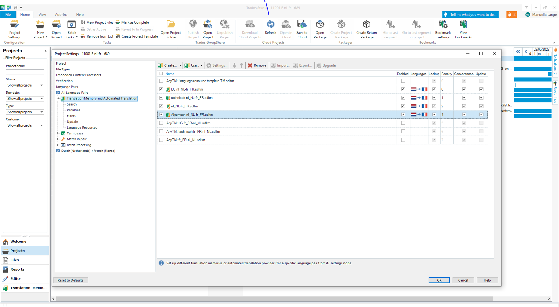 Trados Studio screenshot showing Project Settings with a list of Translation Memories (TMs) for Dutch to French language pair, with an 'Upgrade' button highlighted.