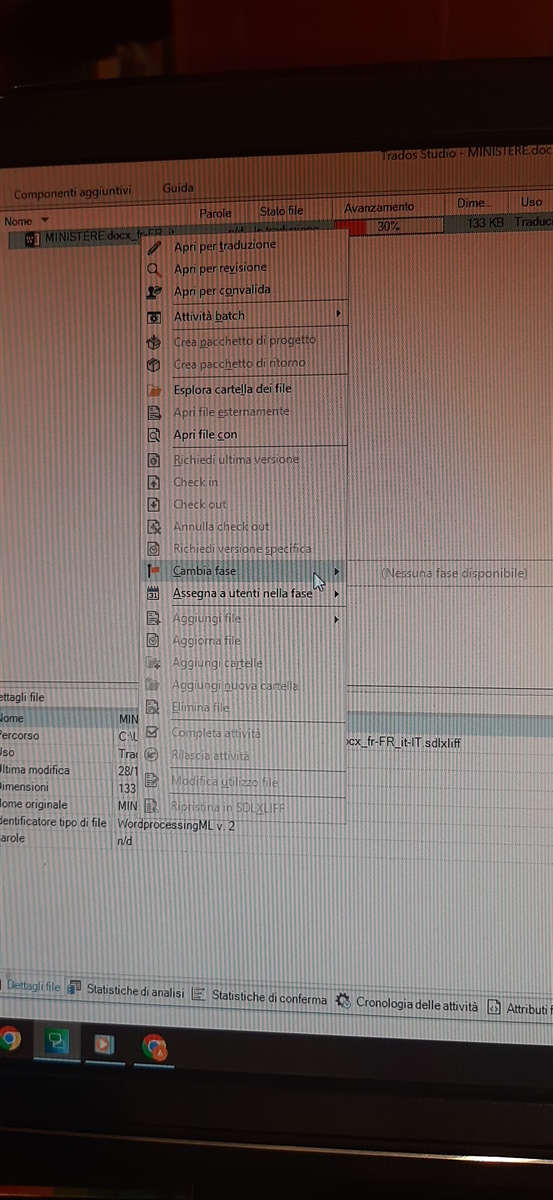 Screenshot of Trados Studio showing a disabled 'Change state' button with a message 'No phase available' in Italian.