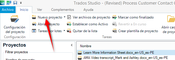 Trados Studio interface showing the 'Proyectos' tab with options like 'Nuevo proyecto', 'Abrir proyecto', and 'Crear plantilla de proyecto'. Two project files are listed below.