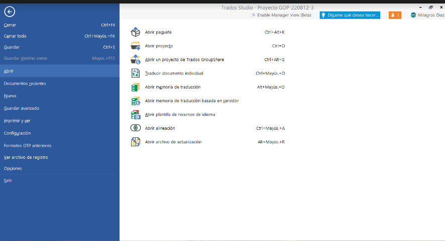 Trados Studio menu with 'Guardar destino como' option disabled, indicating the inability to save the target file in the desired format.