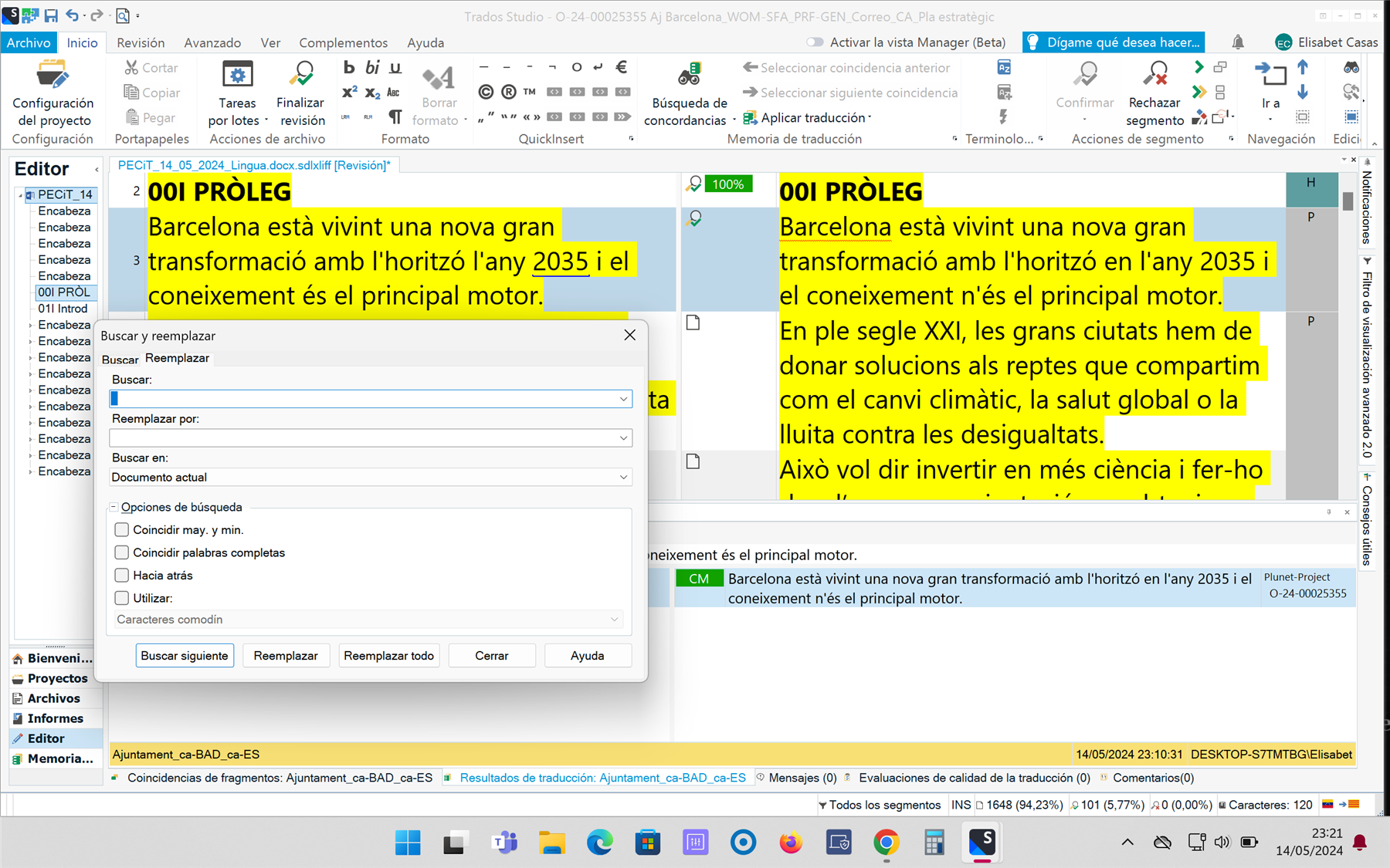 Screenshot of Trados Studio with the 'Buscar y reemplazar' (Find and Replace) dialog open. The 'Buscar' field is empty, and the 'Reemplazar por' field shows a single space. The editor displays text in Catalan, with a highlighted segment.