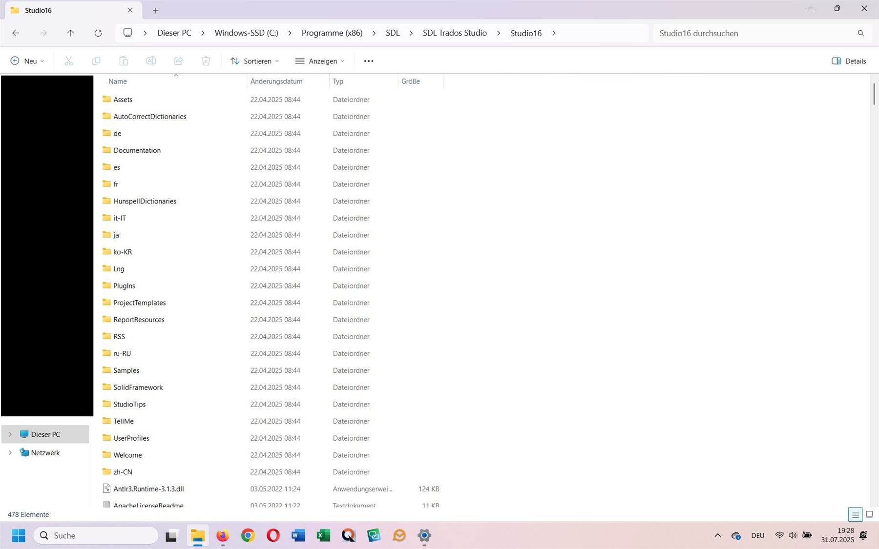 File explorer window displaying the SDL Trados Studio installation folder with various subfolders and files.