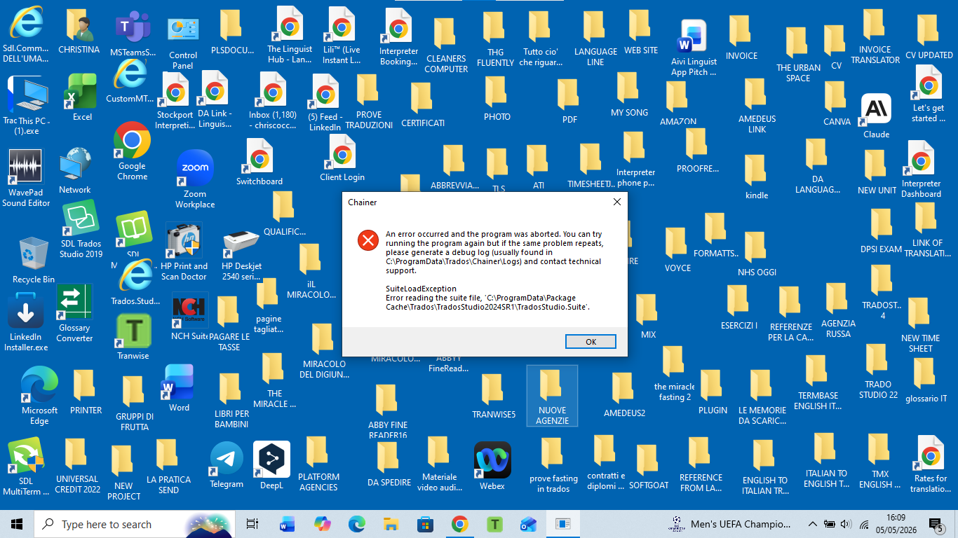 A Windows desktop with multiple icons and folders. A pop-up error message titled 'Chainer' states: 'An error occurred and the program was aborted. SuiteLoadException: Error reading the suite file.'