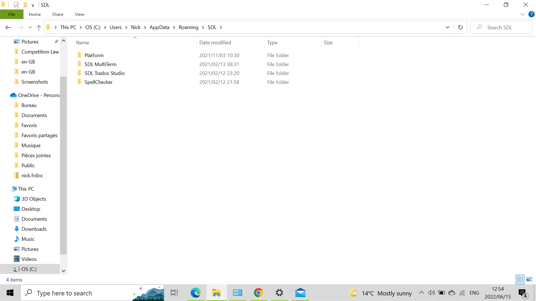File explorer window displaying SDL folders including Platform, SDL MultiTerm, SDL Trados Studio_old, and SpellChecker with no visible errors.