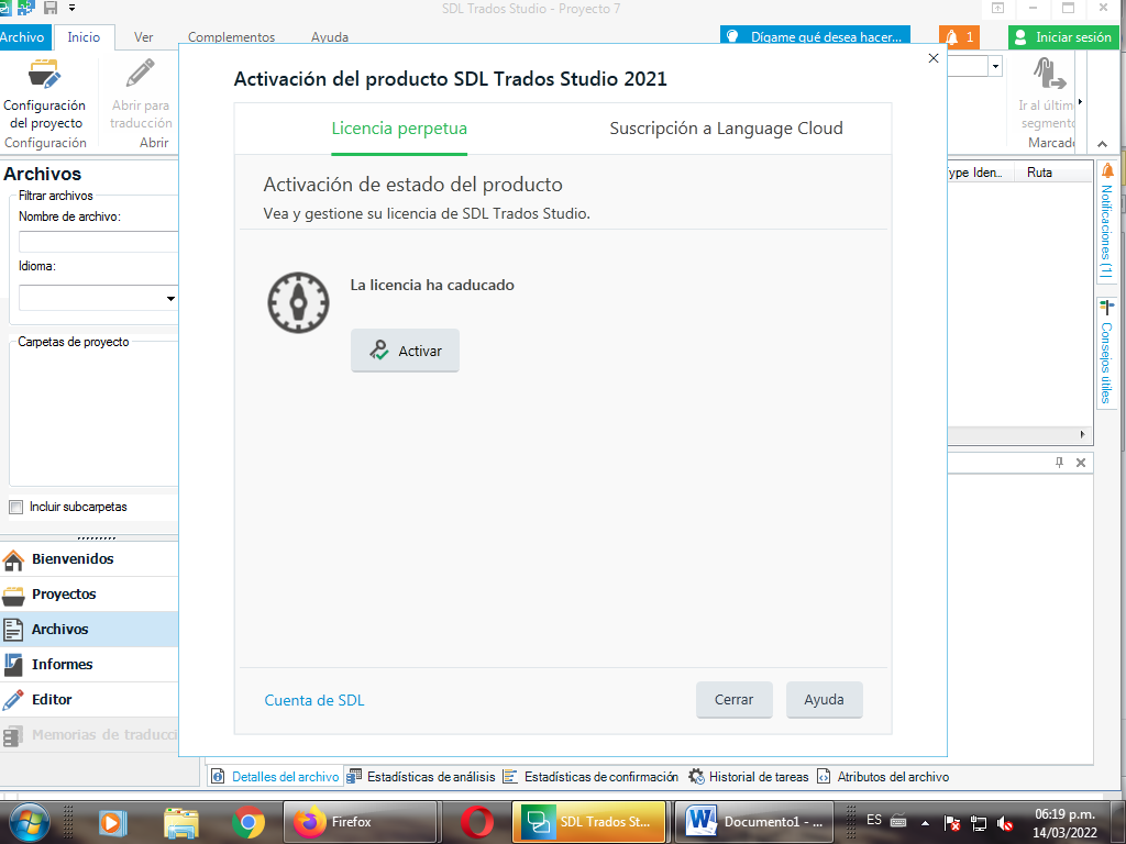 SDL Trados Studio 2021 activation window showing an error message 'La licencia ha caducado' which means 'The license has expired' with an 'Activate' button below.