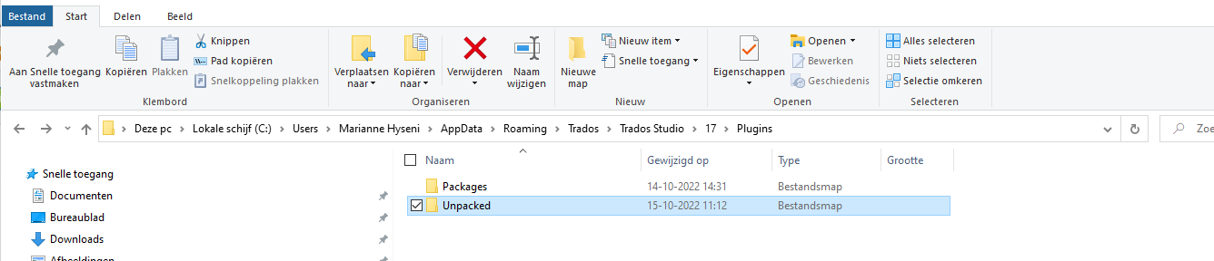 File Explorer window showing Trados Studio 17 Plugins directory with two folders: 'Packages' modified on 14-10-2022 and 'Unpacked' modified on 15-10-2022.