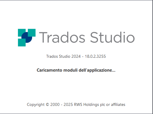 Trados Studio 2024 splash screen showing version 18.0.2.3255 with the text 'Caricamento moduli dell'applicazione...' and copyright notice from 2000 to 2025.