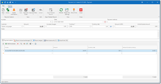 Trados Studio screenshot showing an invoice with a payment tab open, displaying a payment amount equal to the invoice amount with no visible errors.
