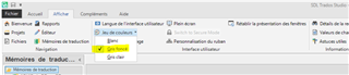 Trados Studio interface with dark grey color scheme and French language setting, highlighting the 'Afficher' menu with 'Retablir la presentation des fenetres' option.