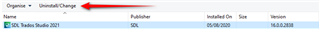 Screenshot showing Trados Studio with a red arrow pointing to 'UninstallChange' button in the Programs list.
