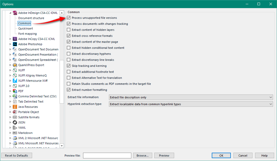 Trados Studio options window with Adobe InDesign CS4-CC IDML selected under File Types, highlighting the 'Common' settings with options such as 'Process unsupported file versions' and 'Extract content of hidden layers'.